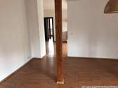 Blick von Wohnzimmer in Küche - 2 Zimmer Etagenwohnung zur Miete in Bautzen
