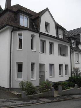 Hausansicht mit Eingangsbereich - 