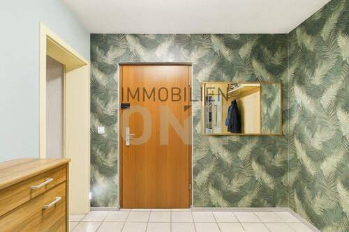 Bild 2 - 3 Zimmer Etagenwohnung zum Kaufen in Neutraubling