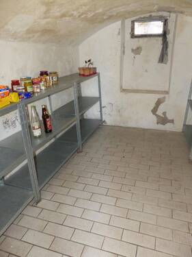 kleiner Gewölbekeller im Nebengelass - 