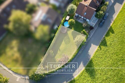 Blick von Richtung Osten - Familie Willkommen - Baugrundstück für ein großes Einfamilien-Doppelhaus!