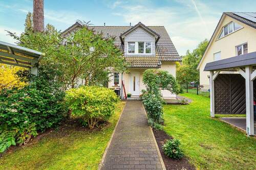 Eingang - 5 Zimmer Doppelhaushälfte zum Kaufen in Berlin