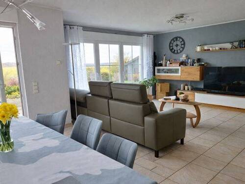 Wohnzimmer voller Licht - 