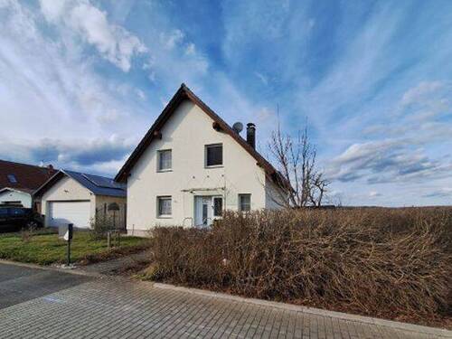 Hausansicht - Kühren: Familienfreundliches Haus mit Kamin, Wintergarten und eigenem Saunahaus