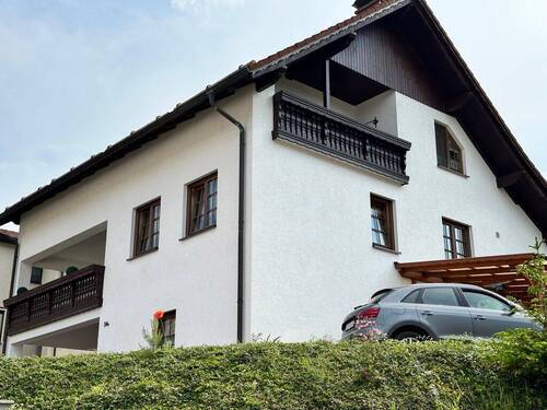 jede Menge Platz - Diese Haus sollte man nicht verpassen ! Doppelgarage, 2 Balkone, Terrasse und Büro im Haus! Landleben mit Stadtanschluss !