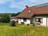 Terrasse mit Blick in den Garten - 6 Zimmer Einfamilienhaus zum Kaufen in Schwallungen / Zillbach