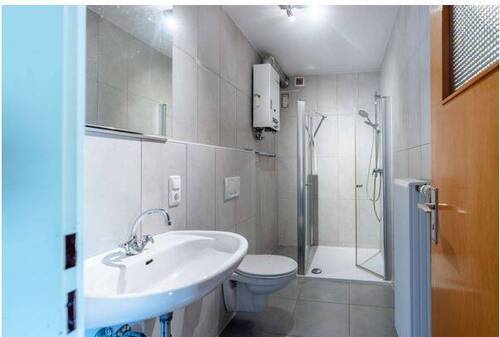 Badezimmer im Untergeschoss.JPG - 