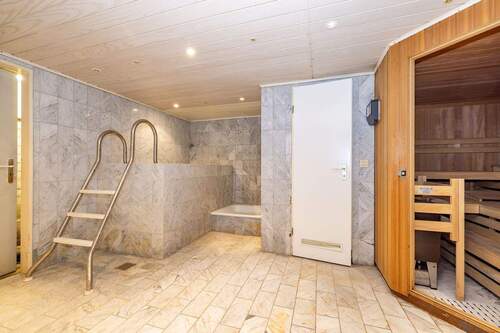 Saunabereich mit Eisbecken und WC - 