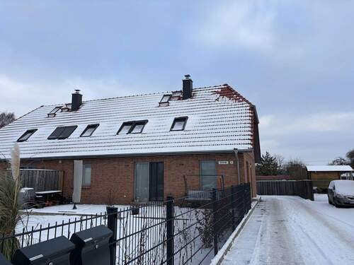 Blick von der Straße - 4-Raum Dachgeschosswohnung in Lieblingshof