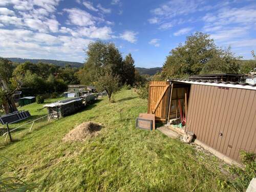 Blick in den Garten - Doppelhaushälfte mit 95,00 m&sup2; in Zella-Mehlis zum Kaufen