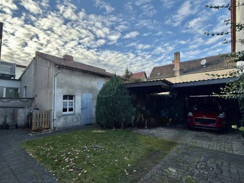 Carport & Nebengebäude - 