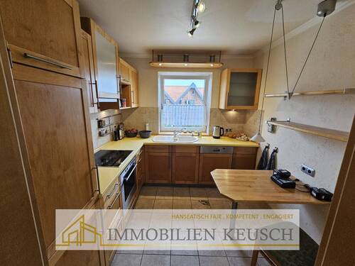 Einbauküche mit Sitzgelegenheit - 