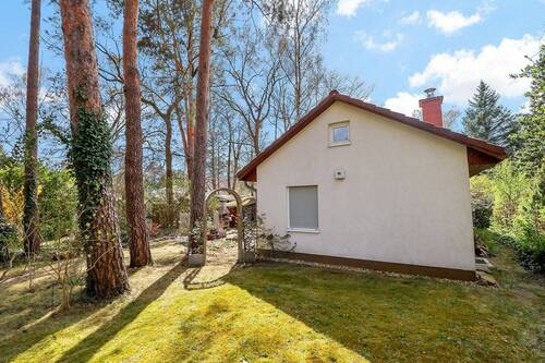 Seiten und Grundstücksaansicht - Grundstück in Berlin zum Kaufen