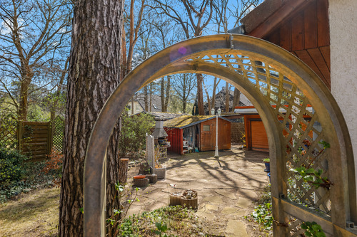 Idyllischer Gartenhof - 