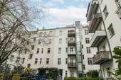 Innenhof und Fahrstuhl - 