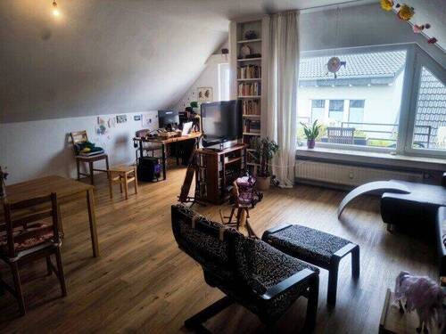 Wohnzimmer b - Etagenwohnung mit 90,00 m&sup2; in Oberhausen zur Miete