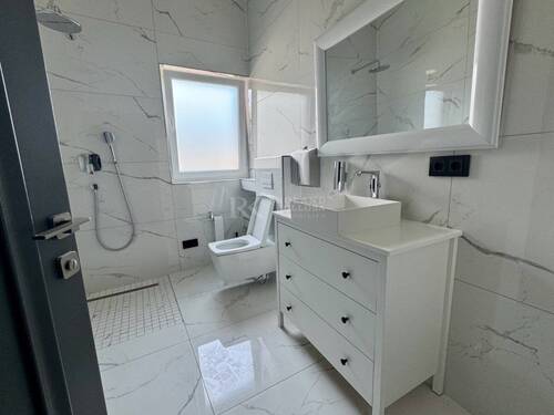 Bad mit Dusche - 
