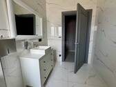 Bad mit Dusche - 