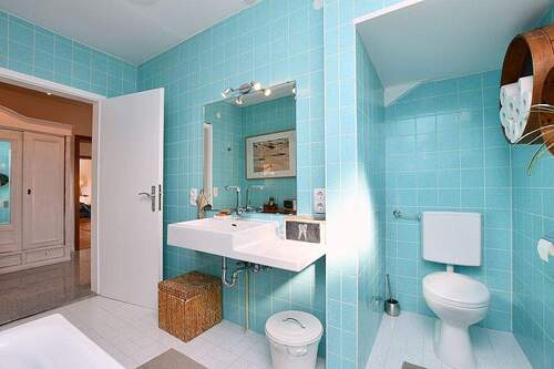 Tageslichtbad mit Wanne - 
