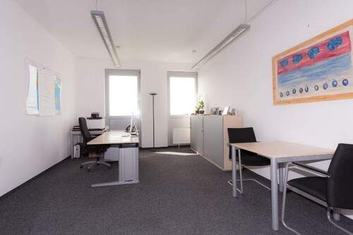 Einzelbüro mit Besucherecke - 