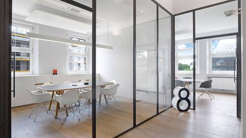 Erster Meetingraum - Büro in München zur Miete