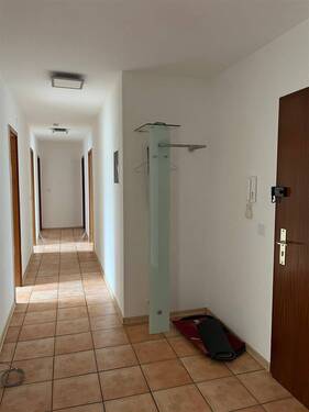 Eingangs-, und Flurbereich - 4 Zimmer Etagenwohnung in Baden-Baden