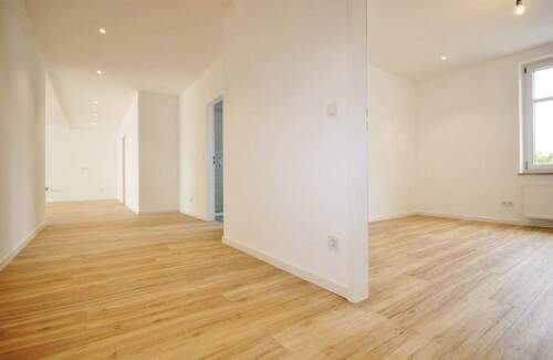 großzügiger Eingangsbereich/Diele - 