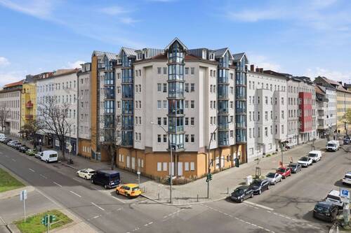 Hausansicht - Smart investieren: 2-Zimmer-Wohnung mit Loggia in Berlin-Wedding