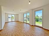 Helles Wohnzimmer mit Balkonzugang Whg. 15 - 3 Zimmer Etagenwohnung zum Kaufen in Markt Schwaben