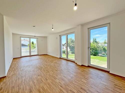 Helles Wohnzimmer mit Balkonzugang Whg. 15 - 3 Zimmer Etagenwohnung zum Kaufen in Markt Schwaben
