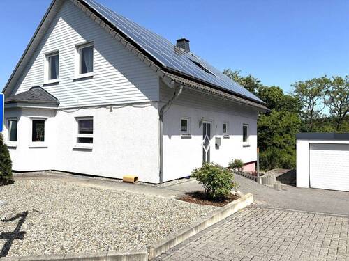 Außenansicht - Geräumiges und gepflegtes Einfamilienhaus mit Doppelgarage - Ruhige Lage in Fuldatal-Ihringshausen