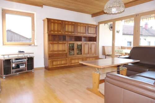 02-Wohnzimmer - 3 Zimmer Etagenwohnung zum Kaufen in Bad Tölz