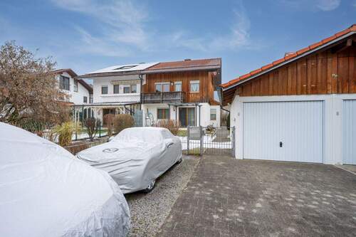 Außenstellplatz u. Garage - 