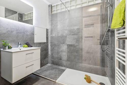 Bad mit Dusche - Bezugsfertige & helle Wohnung SB-Eschberg, provisionsfrei vom Eigentümer
