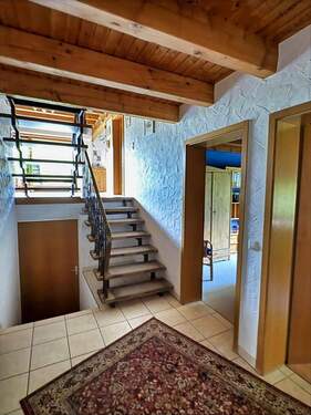 Flur - 8 Zimmer Einfamilienhaus in Rosenfeld