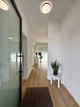 Hauseingangsflur mit Garderobe - 3 Zimmer Etagenwohnung zur Miete in Riegelsberg