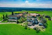 Luftbild vom Ort - Bauernhaus, Landhaus mit 1,20 m&sup2; in Griesstätt zum Kaufen