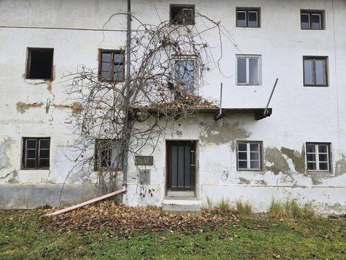 Sanierungsbedürftiges Bauernhaus Ansicht von Süden - 