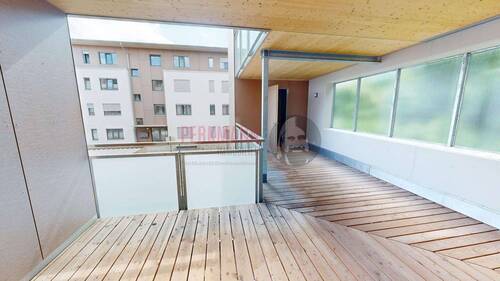 überdachter Balkon mit Abstellraum - 