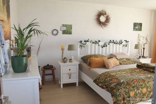 Schlafzimmer mit Zugang zum Balkon - 