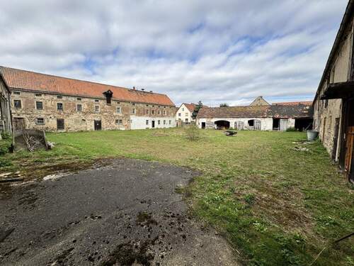 Ansicht der Hofanlage - Vierseitenhof mit Potenzial in der Gemeinde Liebschützberg zu verkaufen