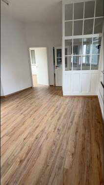 Wohnzimmer - 7 Zimmer Etagenwohnung in Pforzheim