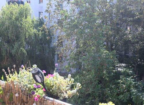 Blick in den Hof - 2 Zimmer Etagenwohnung zum Kaufen in Leipzig