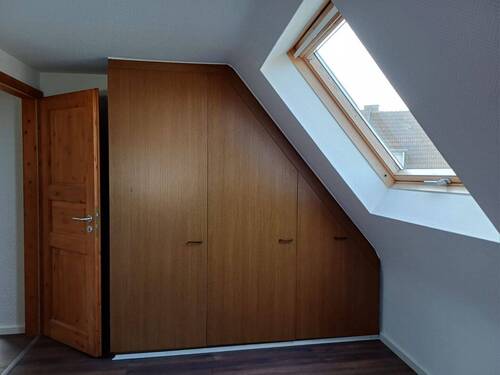 DG: Kinderzimmer mit Schrank - 