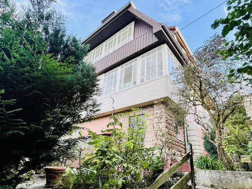 Rückansicht vom Garten - Schönes 2-Familienhaus mit zwei weiteren Zimmern im Gartengeschoss und ausbaufähiges DG!
