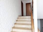 Treppenhaus - Etagenwohnung mit 76,50 m&sup2; in Roth zum Kaufen