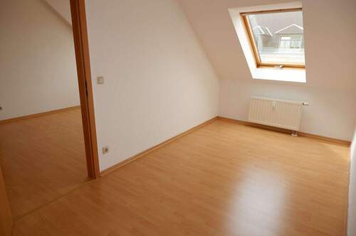 Schlafzimmer - 2 Zimmer Etagenwohnung zur Miete in Chemnitz