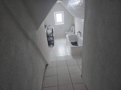 Bild 2 - 2 Zimmer Mehrfamilienhaus, Wohnhaus zum Kaufen in Kirchhaslach