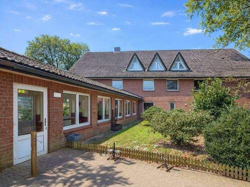 Nordwestansicht - 2 Zimmer Mehrfamilienhaus, Wohnhaus zum Kaufen in Reher