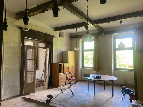 Ansicht einer Räumlichkeit im Erdgeschoss - 